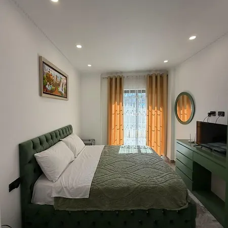 Crown Aparthotel