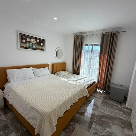 Aparthotel Crown *
